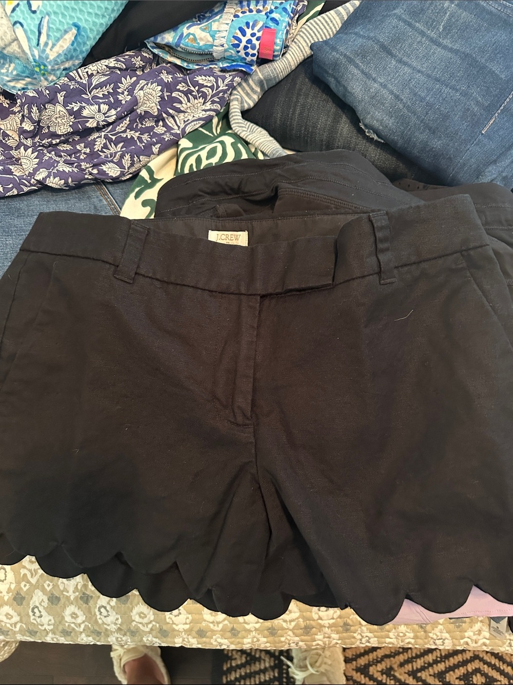J. Crew 6 EUC Black Scallop-Hem Women's Shorts - Picture 1 of 3